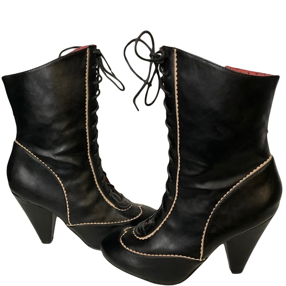 Bettie Page Renata Lace-Up Faux Lthr Ankle Boots; Beige Edge at Laces & Toe; Sz9